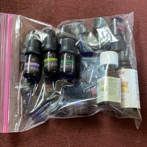 BAG OF 17 ESSENTIAL OILS